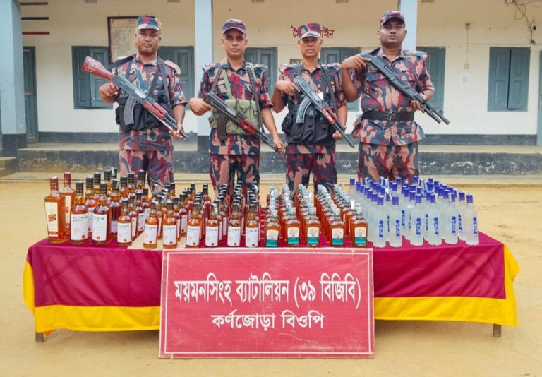 ৩৯ বিজিবি : রেবনন্দপাড়ায় আড়াই লাখ টাকার ভারতীয় মদ জব্দ